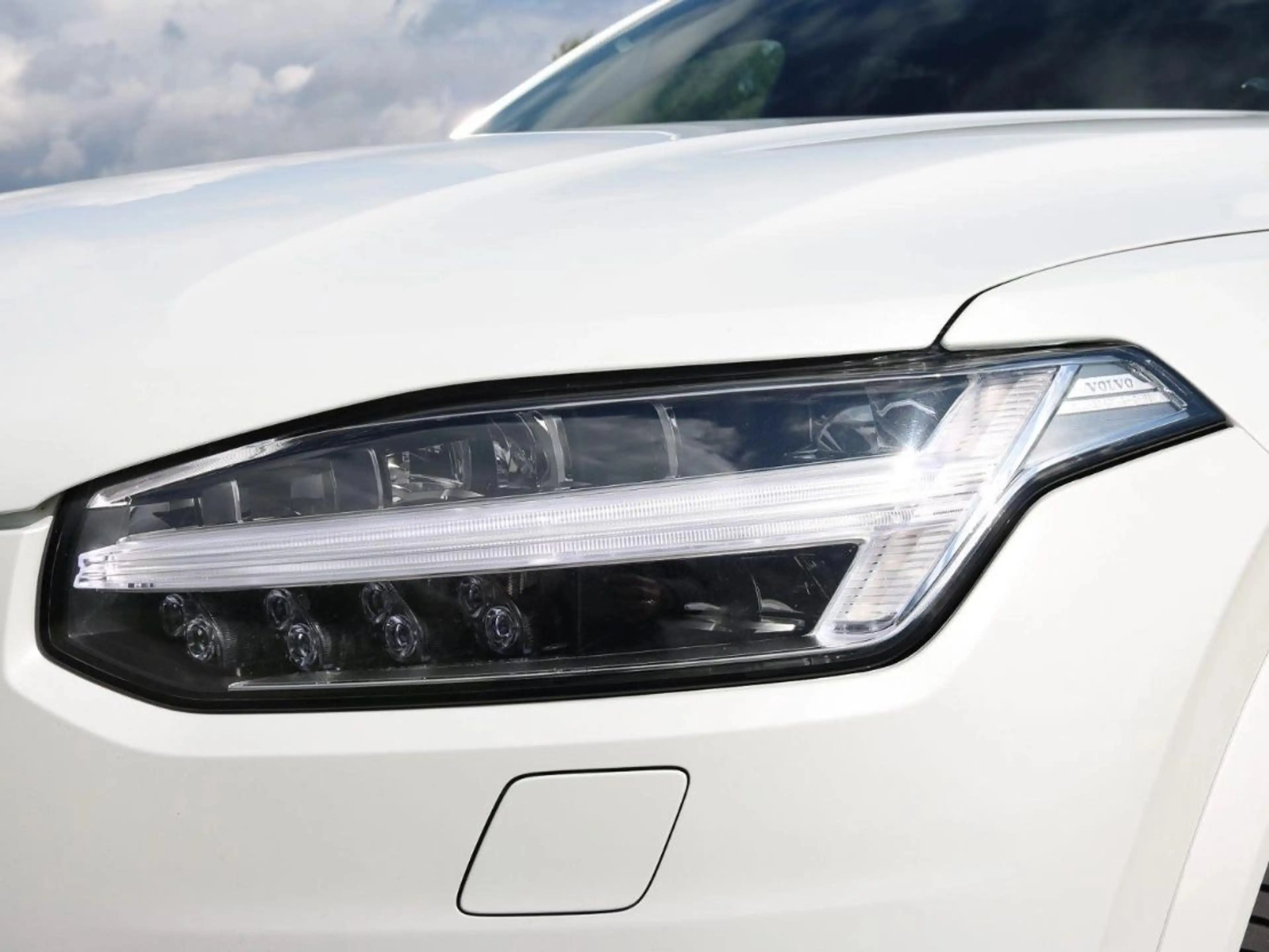 Volvo XC90 R Design AWD 7 Sitzer | Navigation | Leder — photo 2