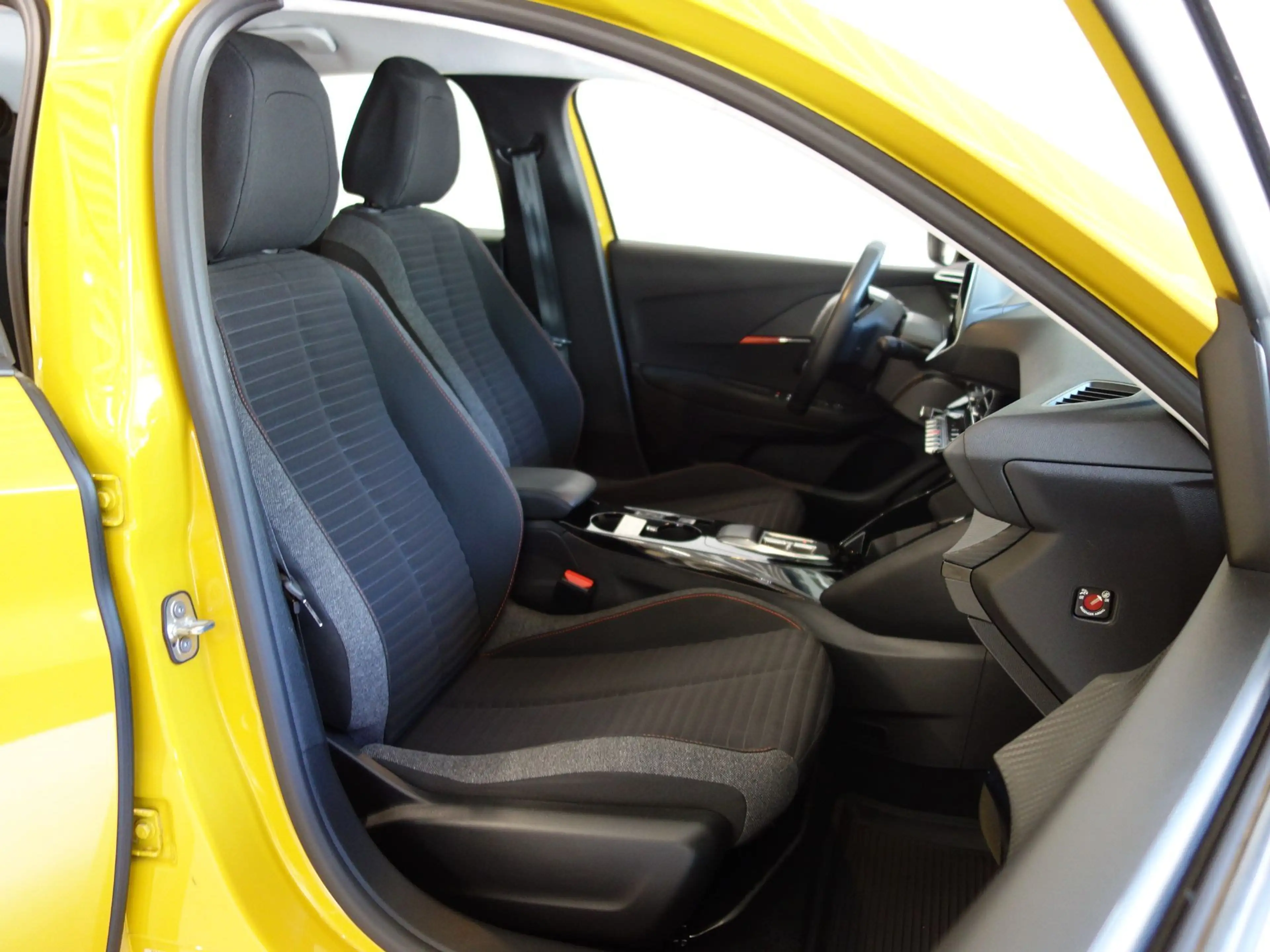 Peugeot 208 e- Active Pack *MWST AUSWEISBAR *50kWh — photo 13