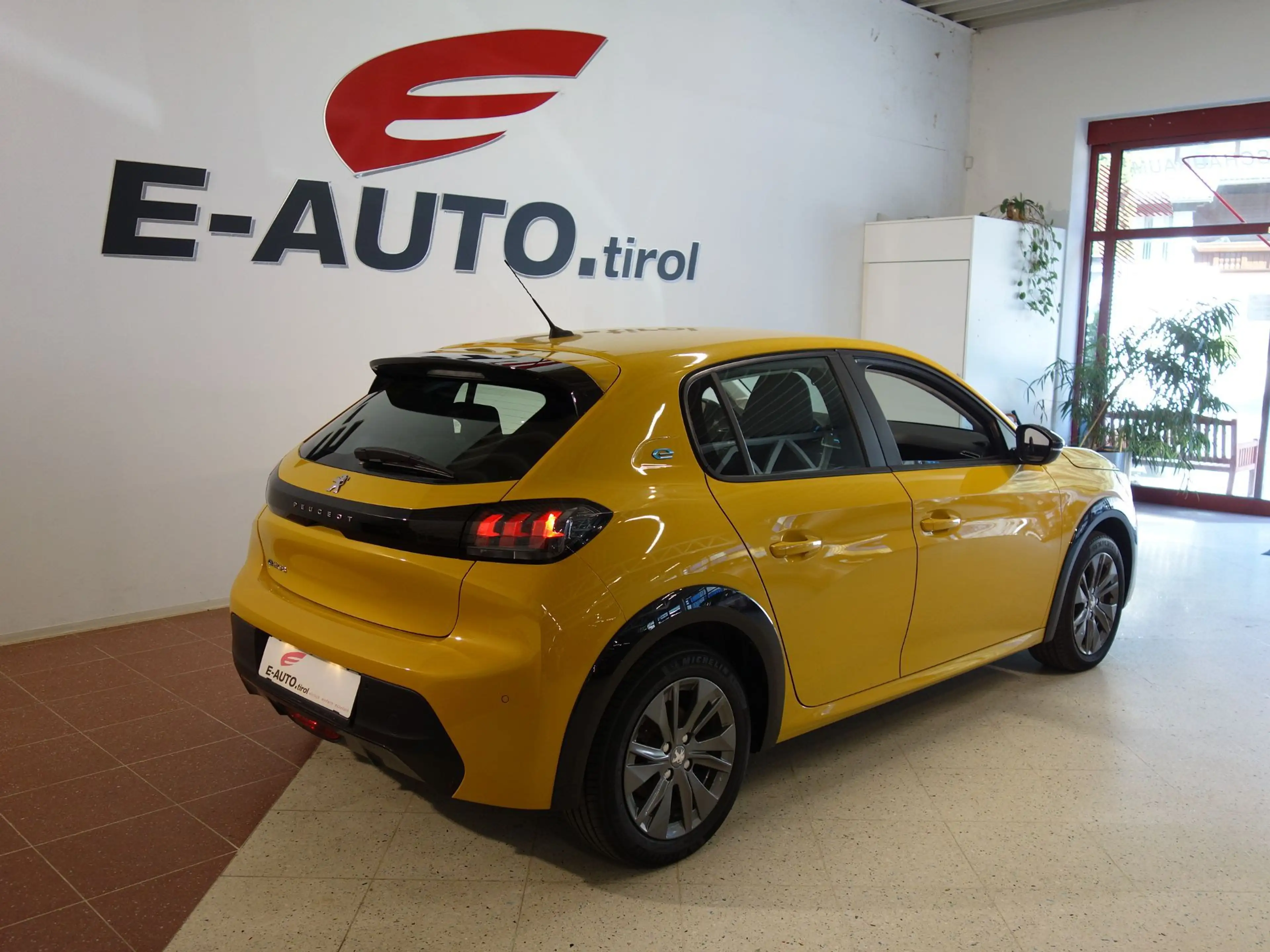 Peugeot 208 e- Active Pack *MWST AUSWEISBAR *50kWh — photo 8