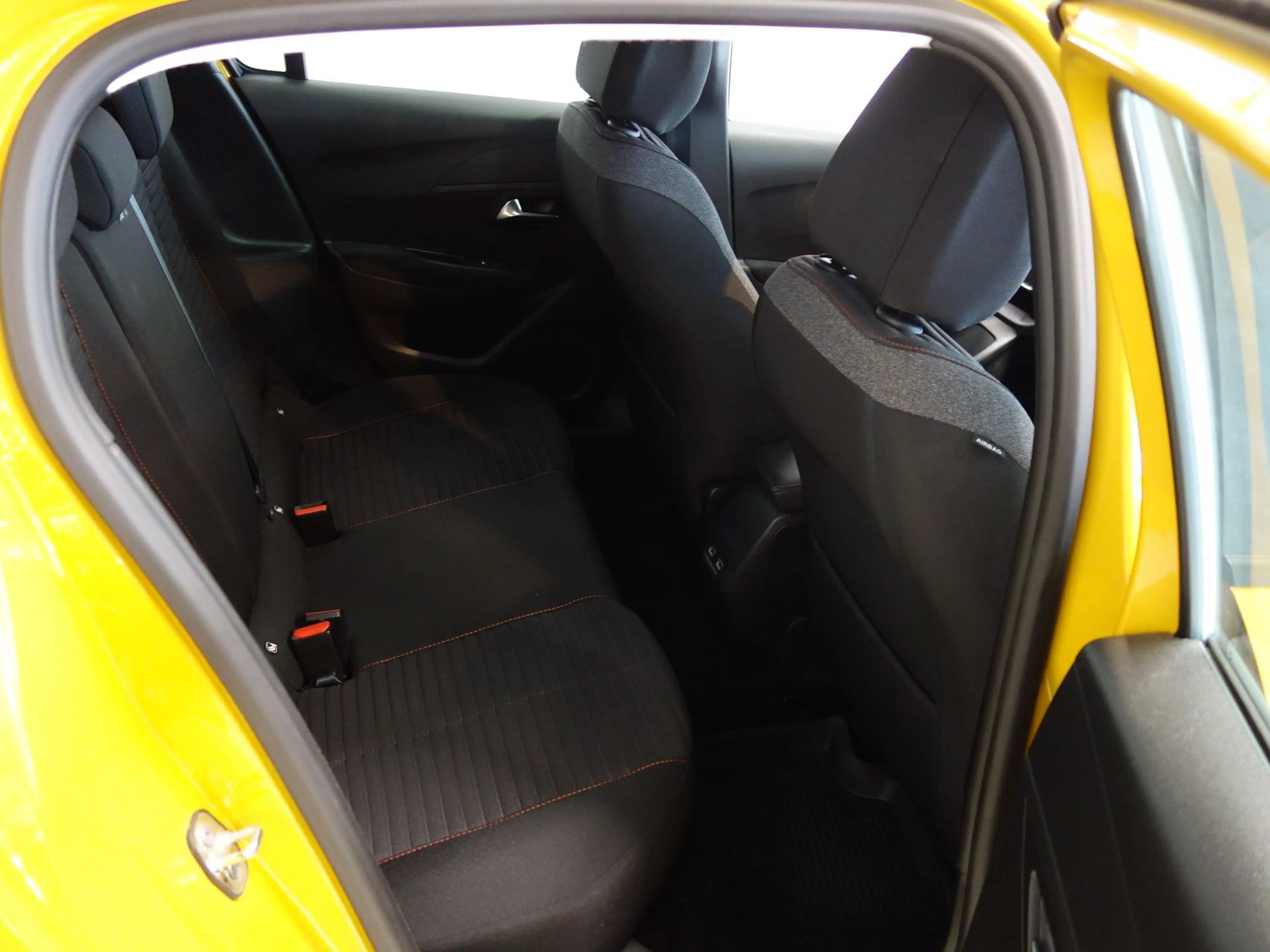 Peugeot 208 e- Active Pack *MWST AUSWEISBAR *50kWh — photo 11