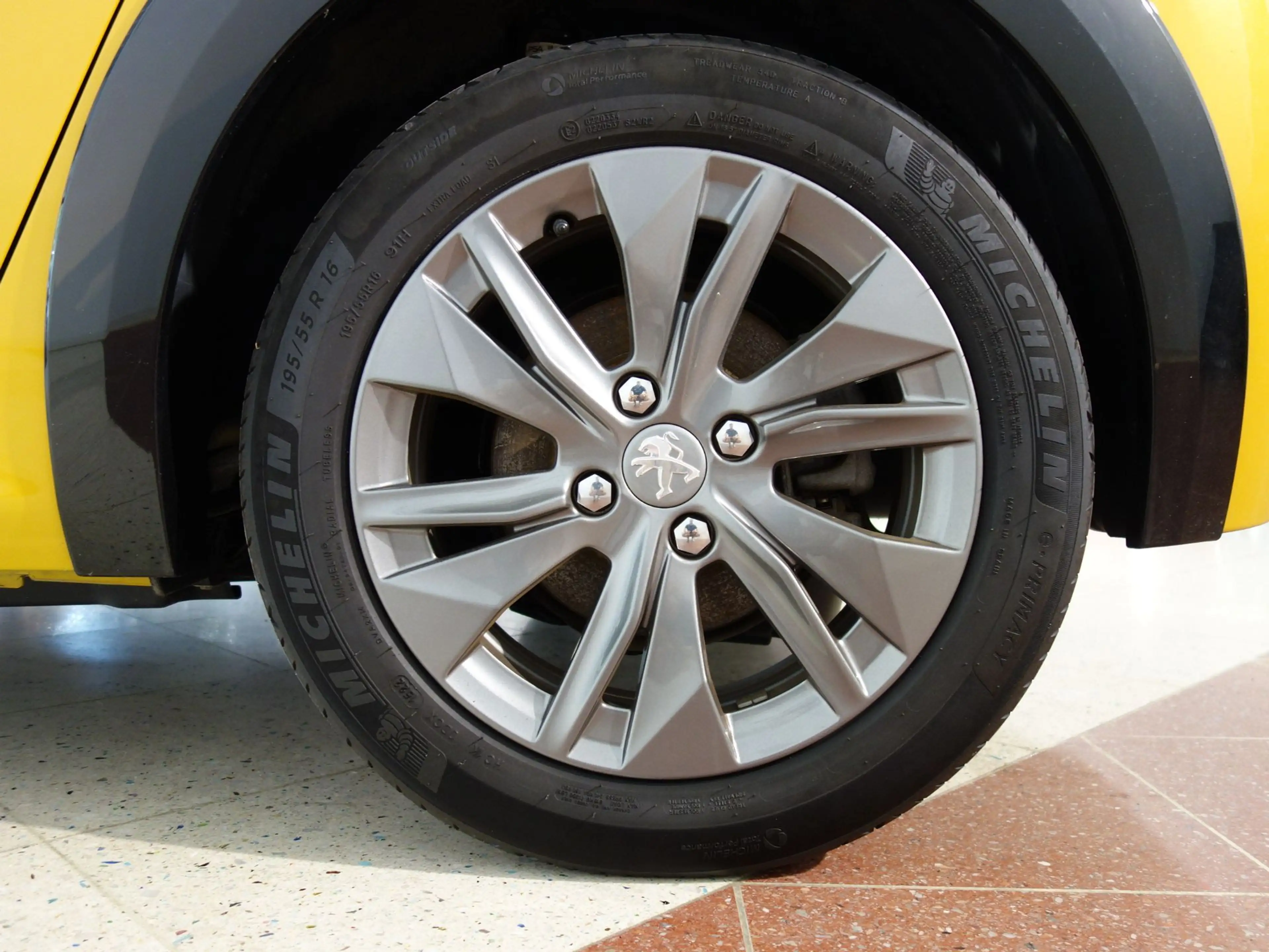 Peugeot 208 e- Active Pack *MWST AUSWEISBAR *50kWh — photo 5