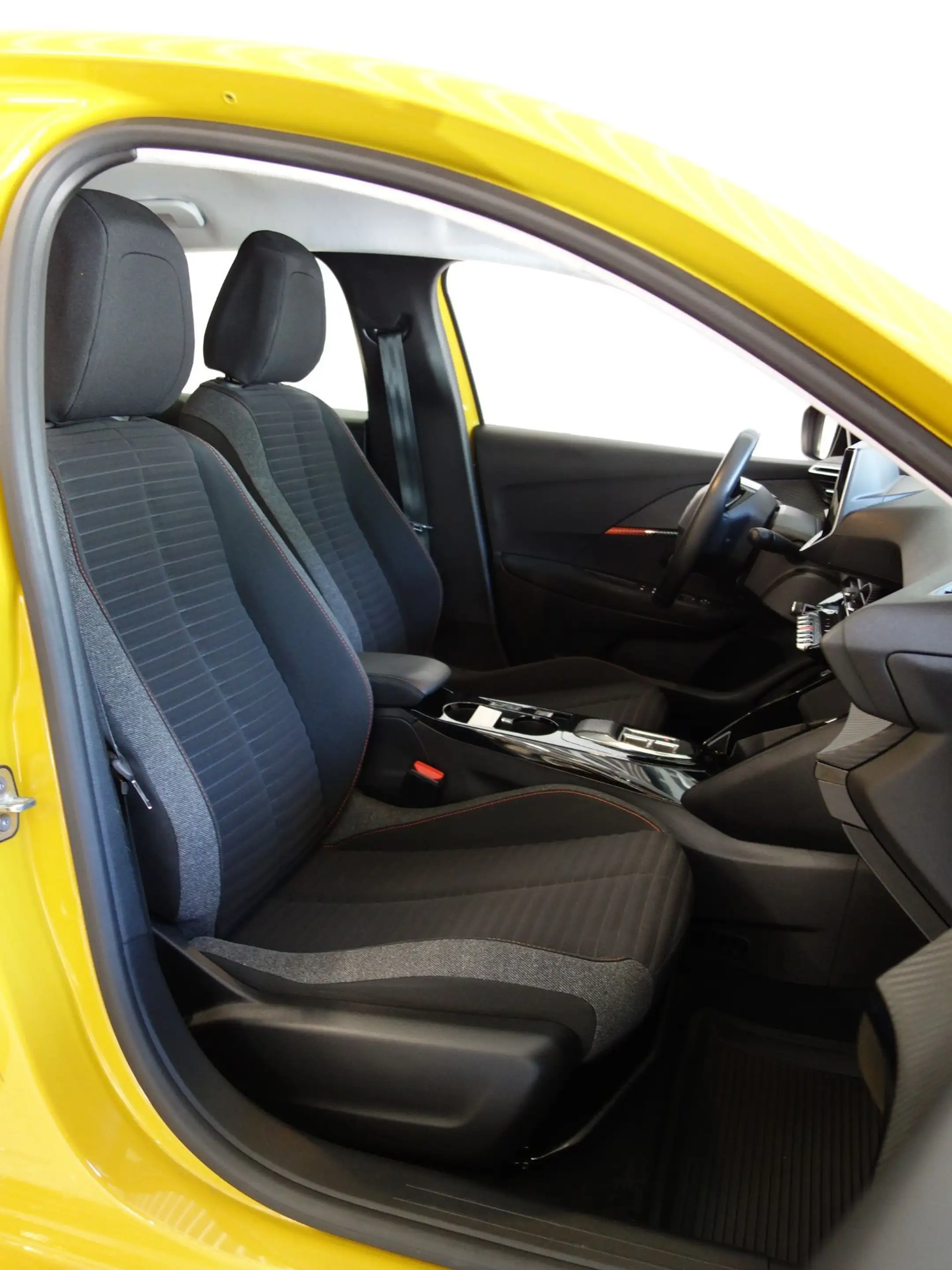 Peugeot 208 e- Active Pack *MWST AUSWEISBAR *50kWh — photo 14