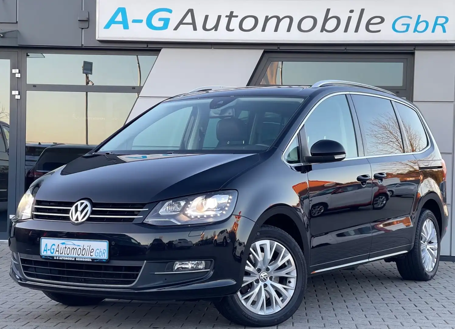 Volkswagen Sharan 2.0 TDI DSG Highline Panorama Dynaudio Schwarz - 1