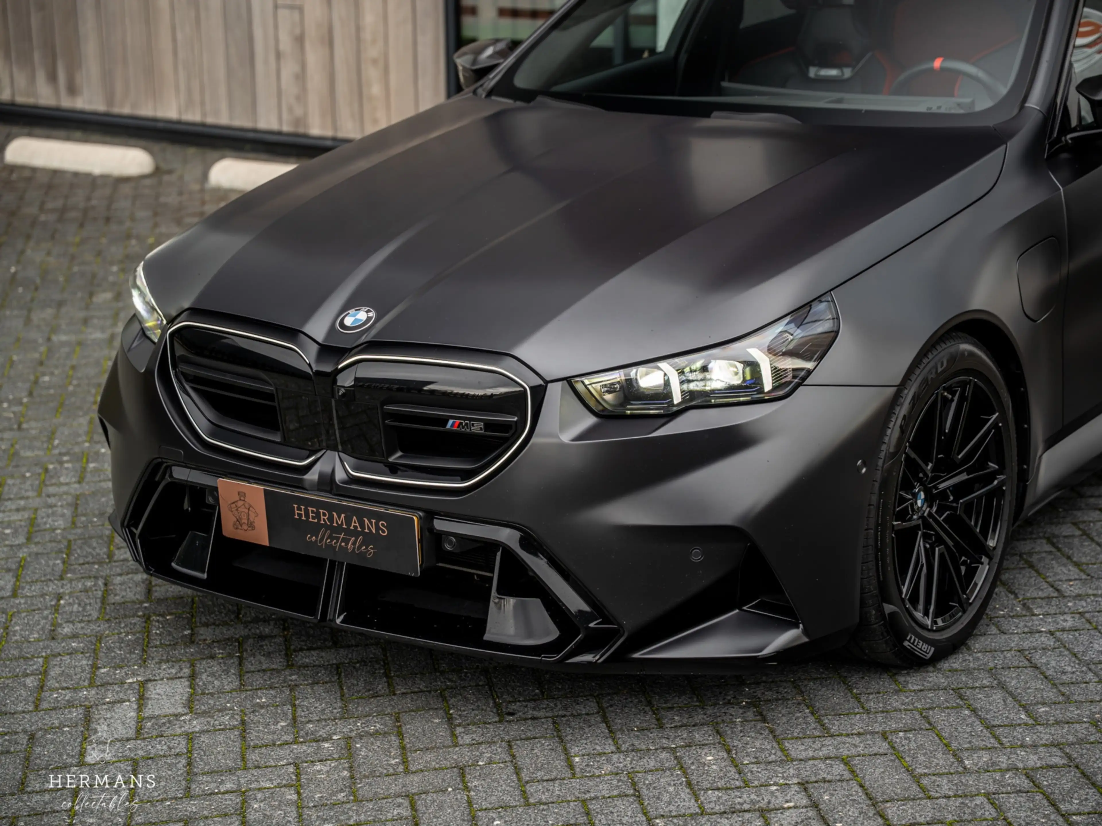 BMW M5 5-serie Limousine G90 / B&W Audio / Frozen / M-Car — photo 8