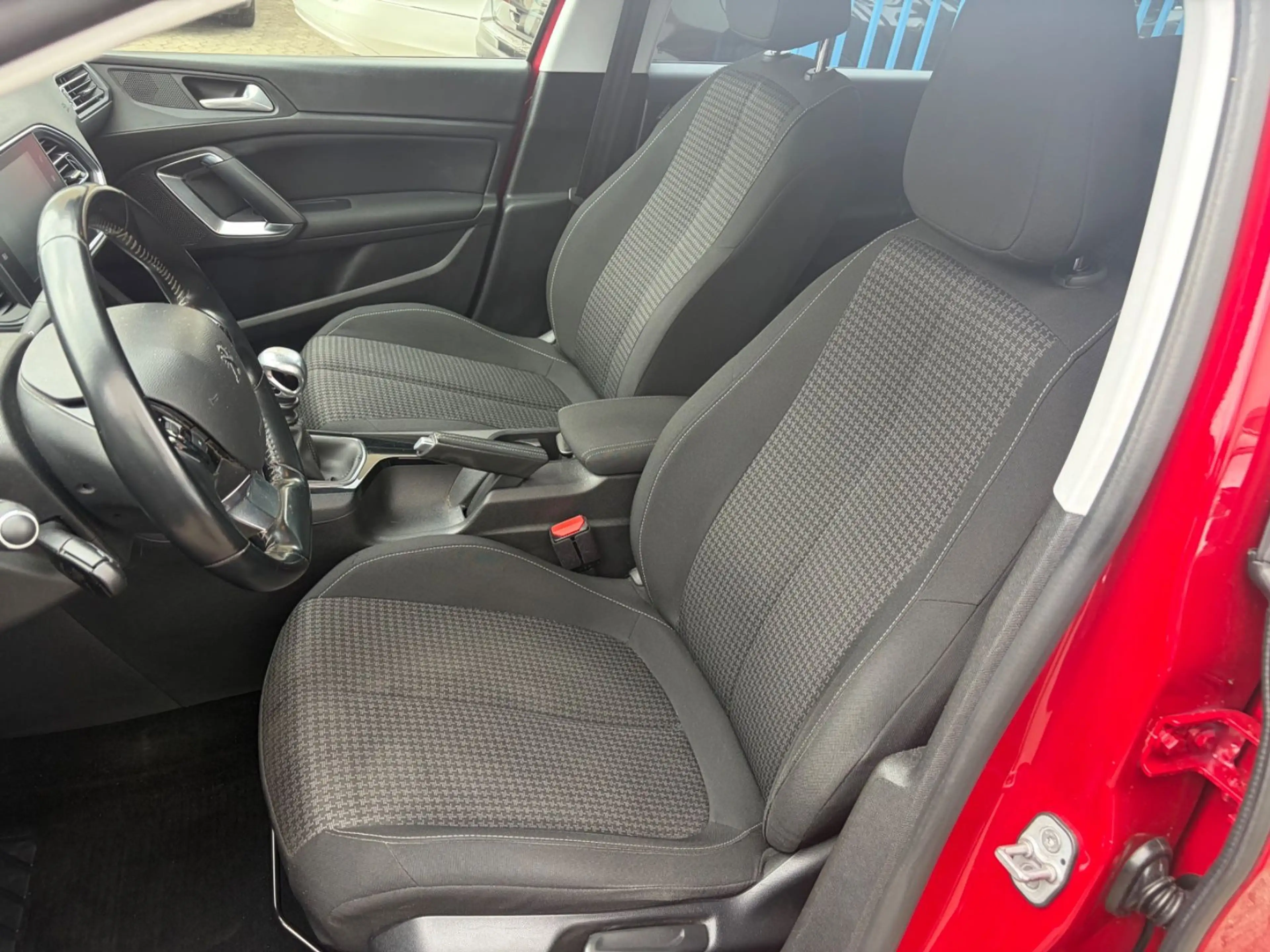 Peugeot 308 SW Active — photo 10