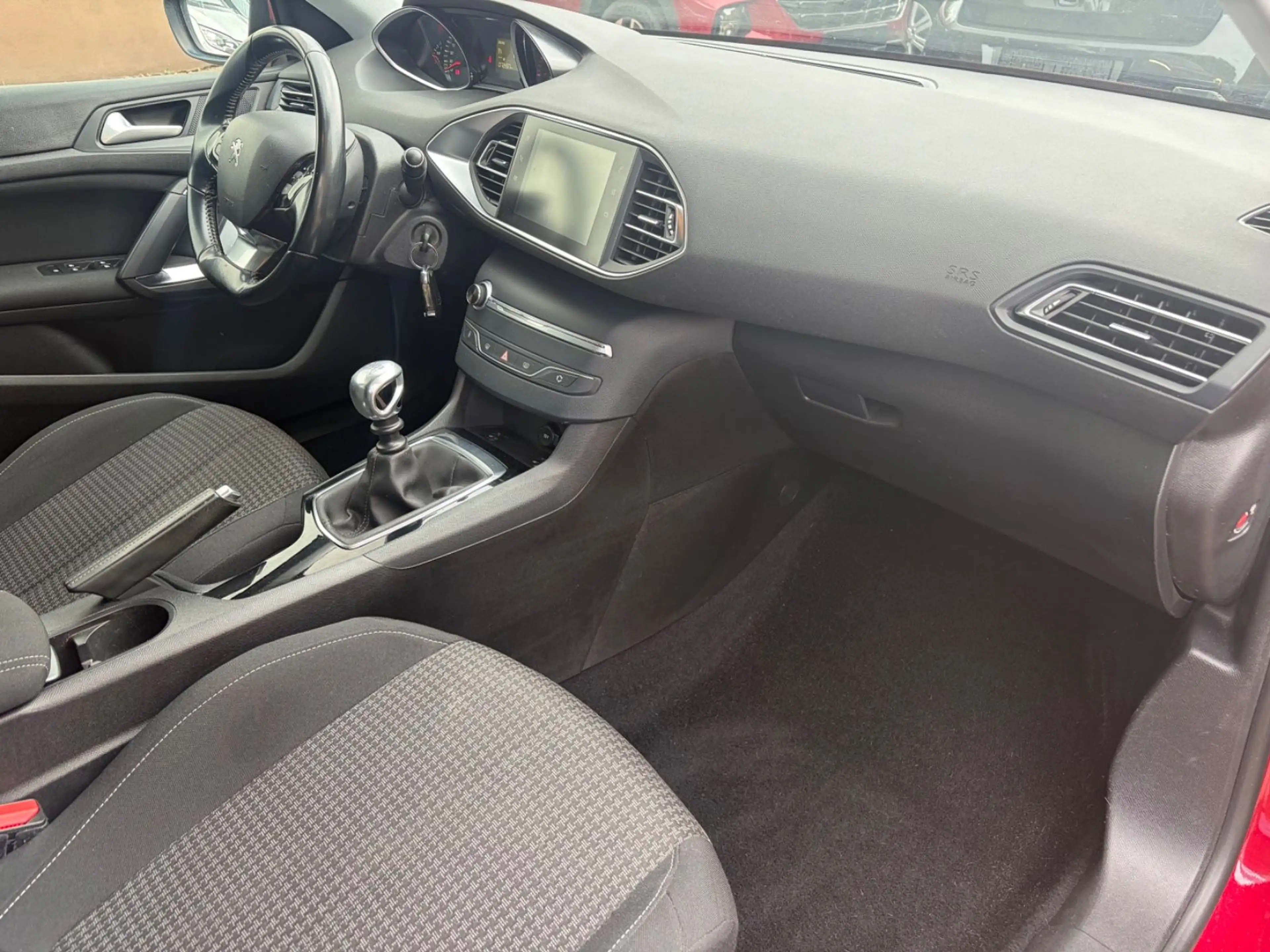 Peugeot 308 SW Active — photo 11
