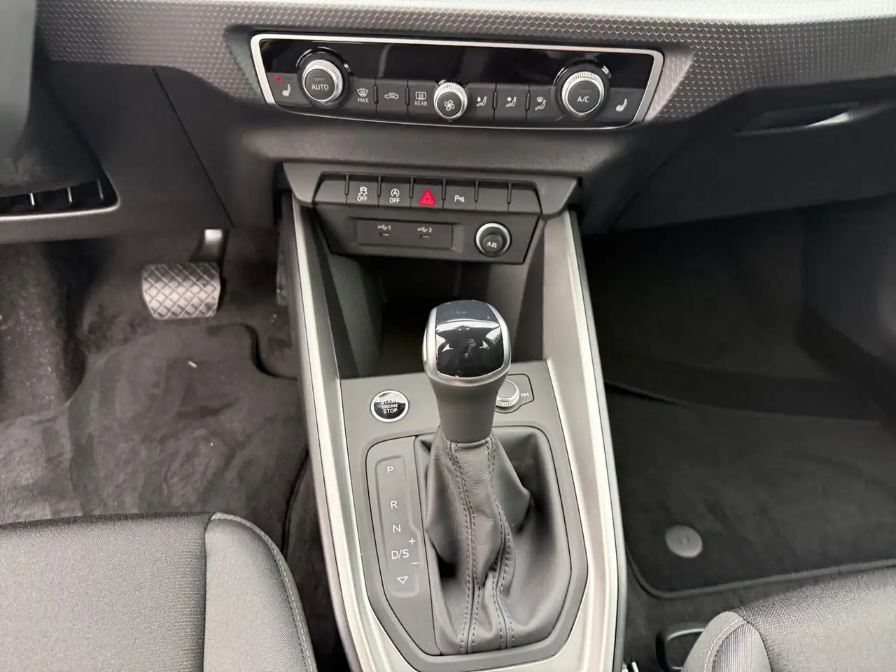 Audi A1 25 TFSI intense 12