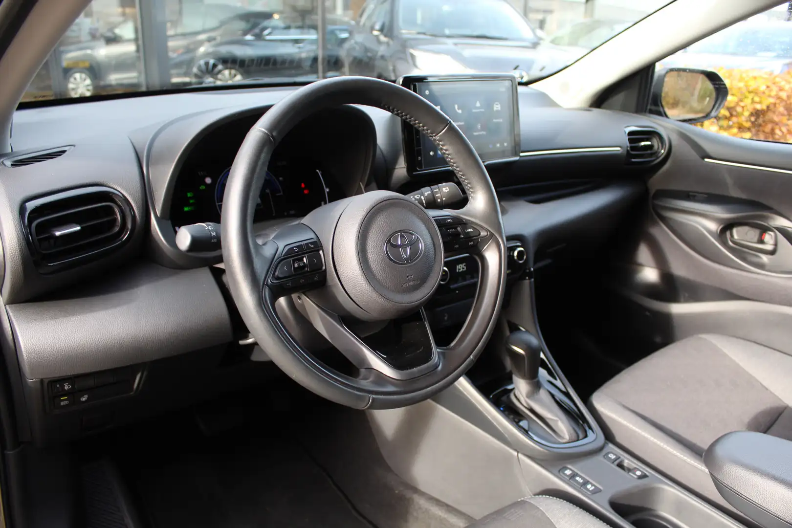 Toyota Yaris 1.5 Hybrid 115 First Edition | Rijklaar | PDC | Do Vert - 2
