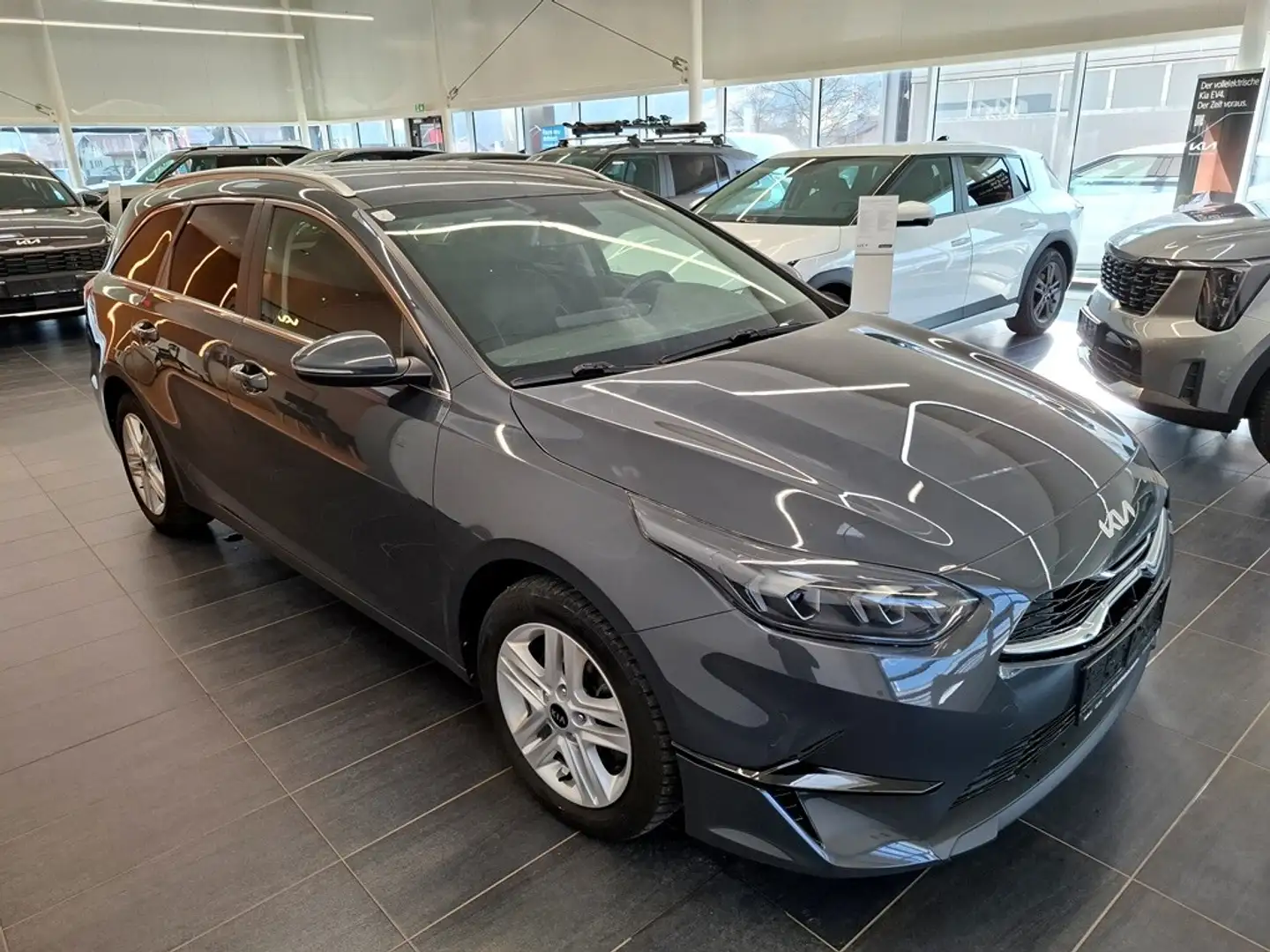 Kia Ceed SW / cee'd SW ceed SW 1,6 CRDi SCR ISG Gold 48V DCT Grau - 2