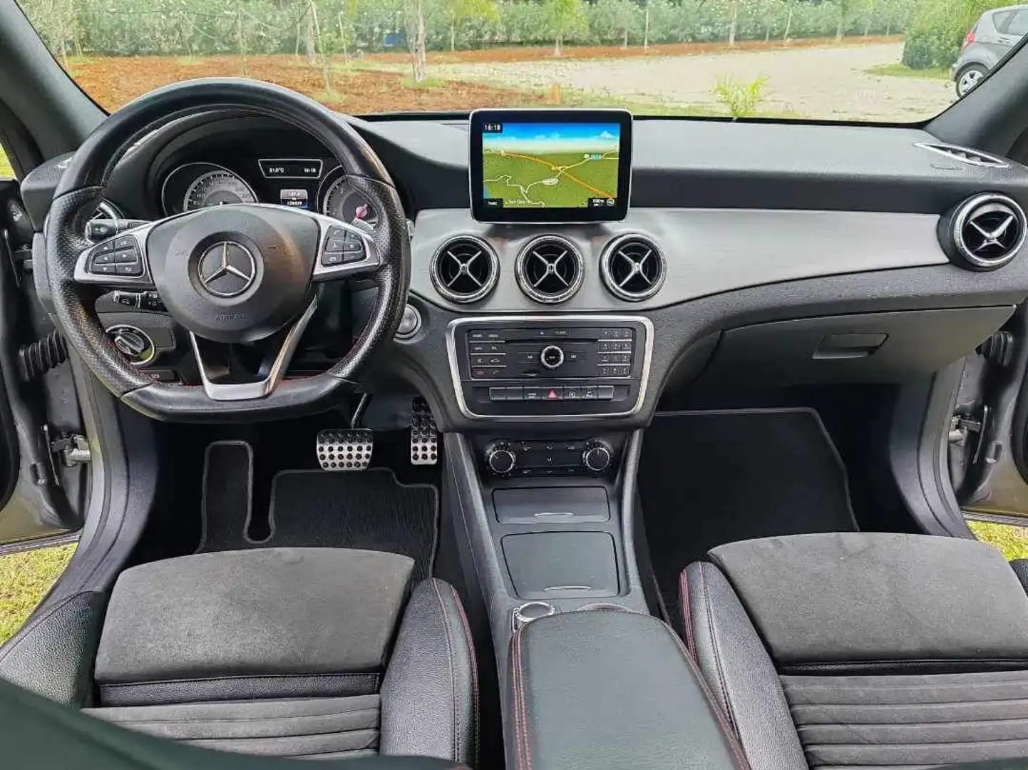 Mercedes-Benz CLA 180 Shooting Brake d Premium auto FL - 2