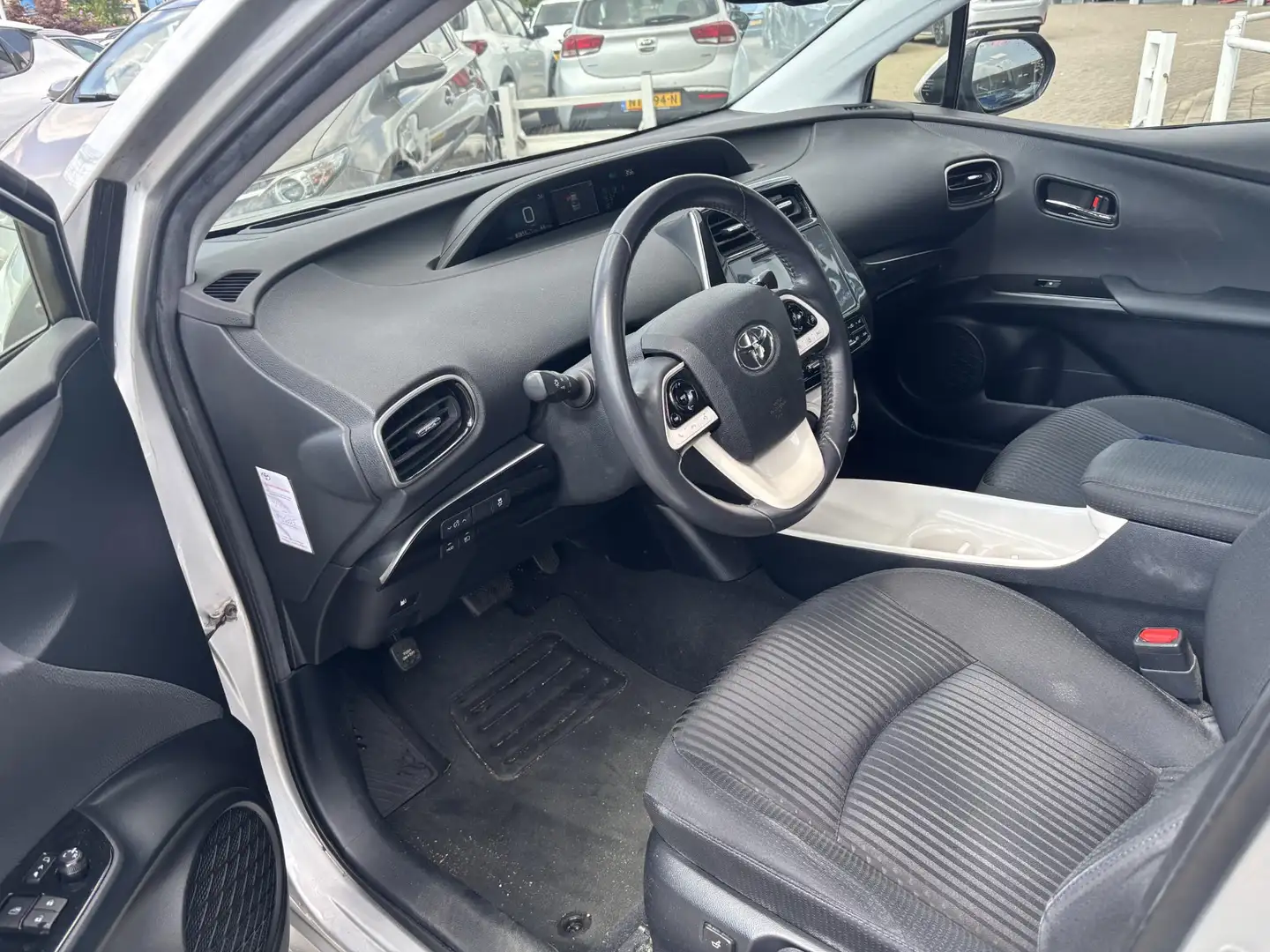 Toyota Prius 1.8 Dynamic SLECHTS 80.854KM, Dealeronderhouden, k Grijs - 2