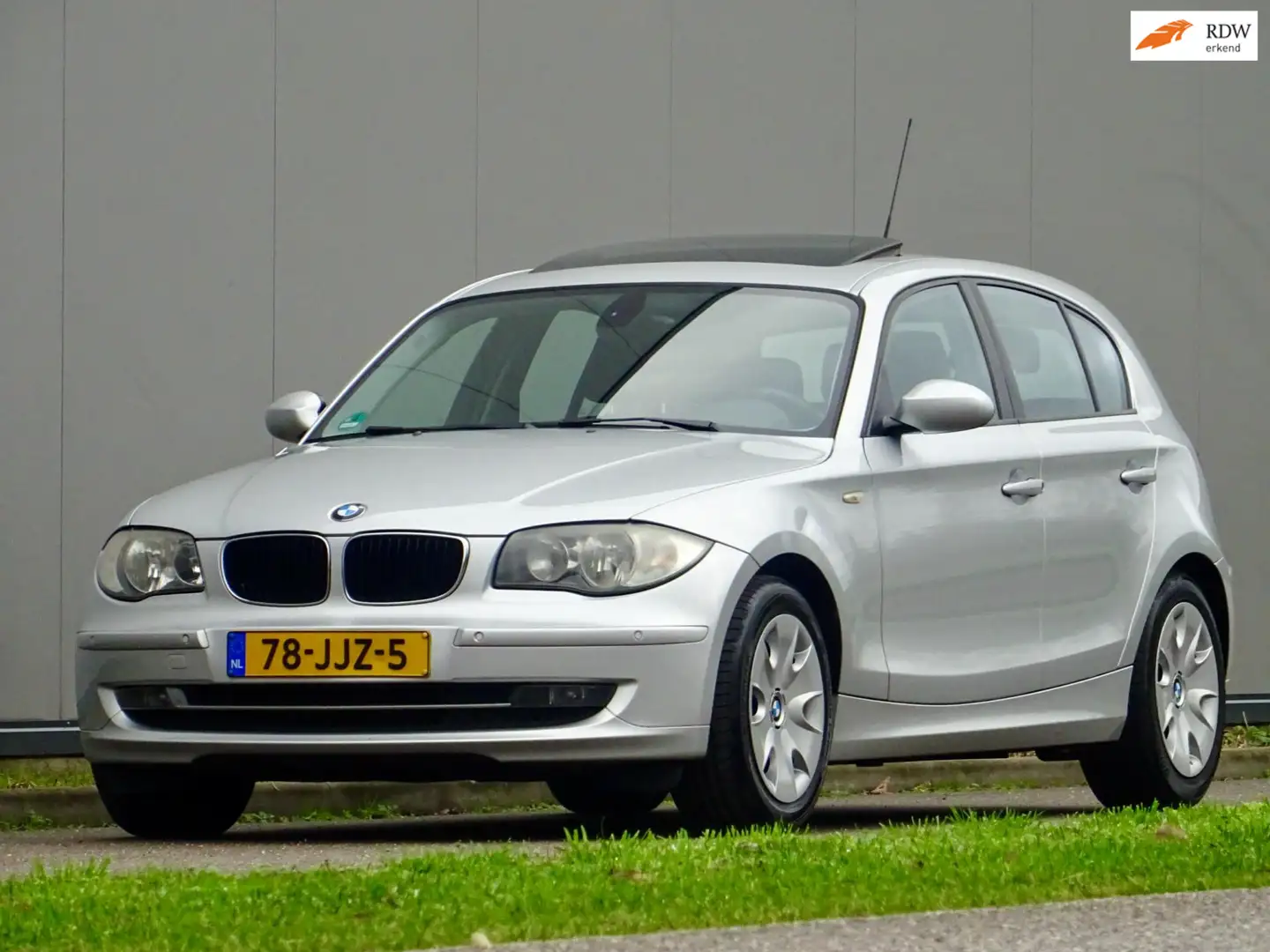 BMW 120 1-serie 120i High Exe Aut /// Pano-Dak 1e Eig! Gris - 1
