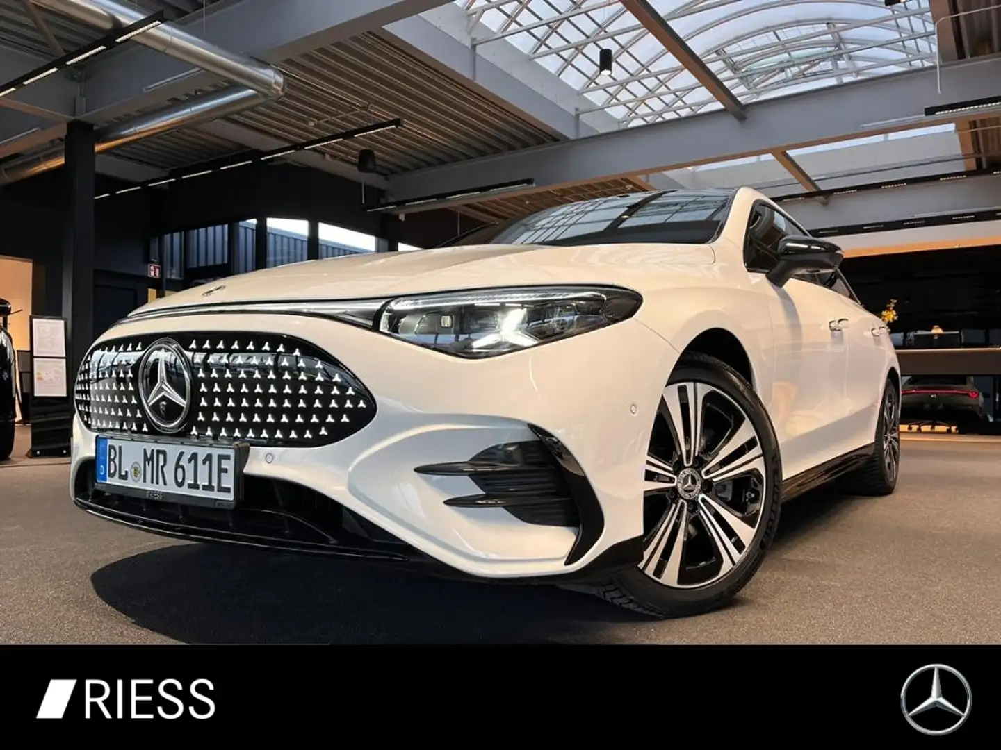 Mercedes-Benz CLA 250 + EQ AMG-Line PLUS+DRIVE360°+19"+HUD+DIST Weiß - 1