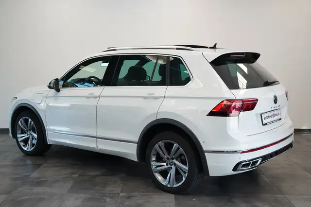 Volkswagen Tiguan view 3