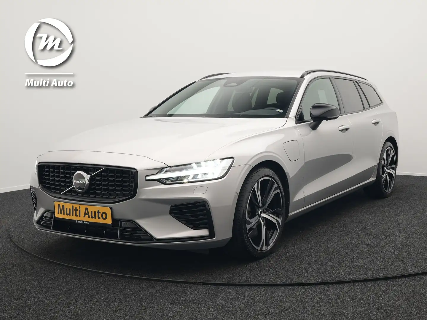 Volvo V60 T8 Plug-in hybrid AWD Plus Dark Plug in Hybrid 455 Grijs - 1