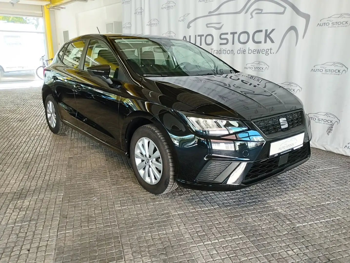 SEAT Ibiza 1.0MPI Style LED PDC Sitzheizung Bluetooth Zwart - 1