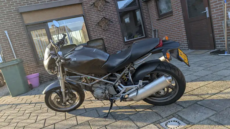 Ducati Monster 937 - foto 3