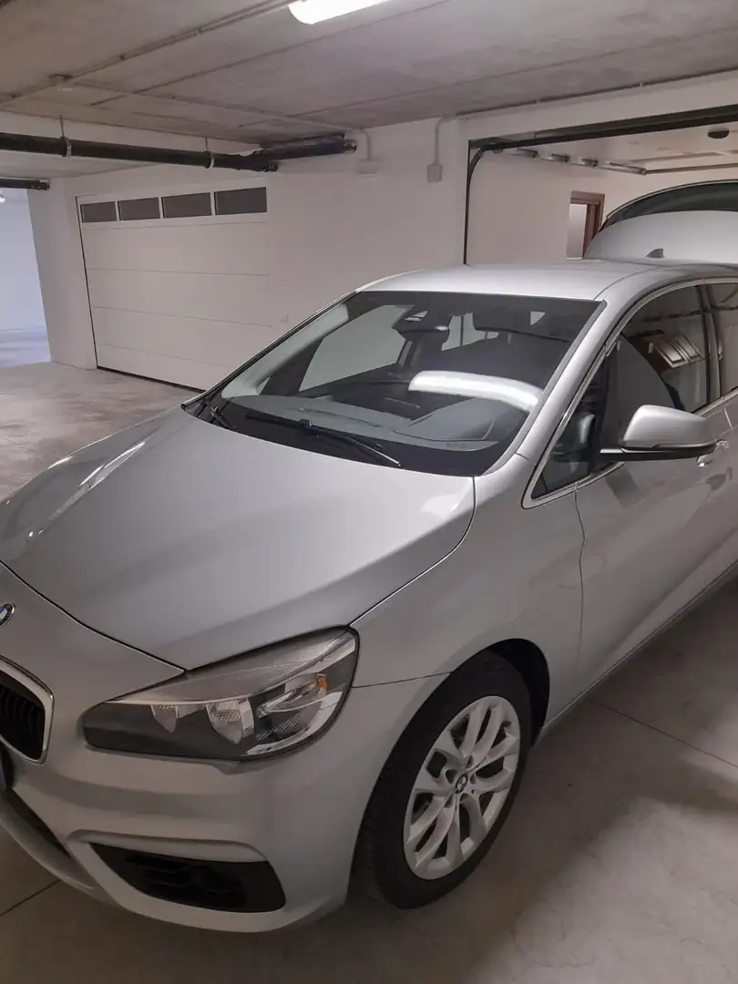 BMW 218 218d Active Tourer Advantage in arrivo Argento - 2