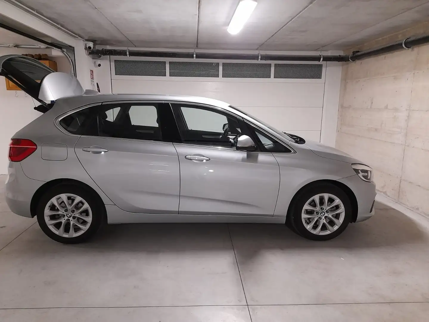 BMW 218 218d Active Tourer Advantage in arrivo Argento - 1