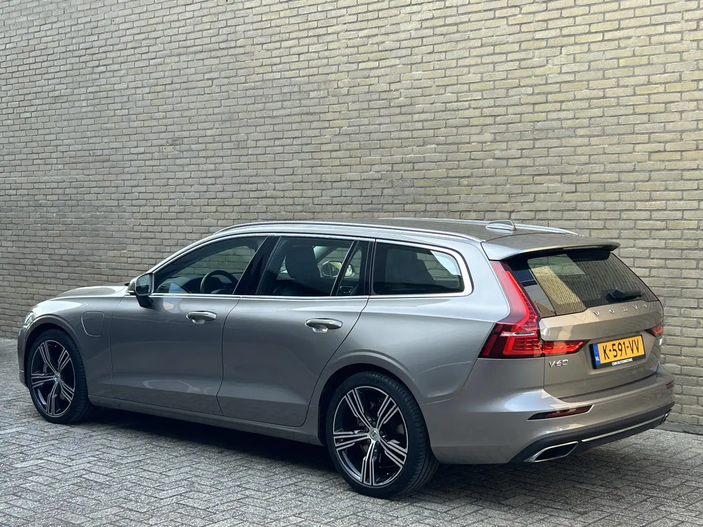 Volvo V60 2.0 T6 340pk Recharge AWD Business Pro | Adaptieve Grijs - 2