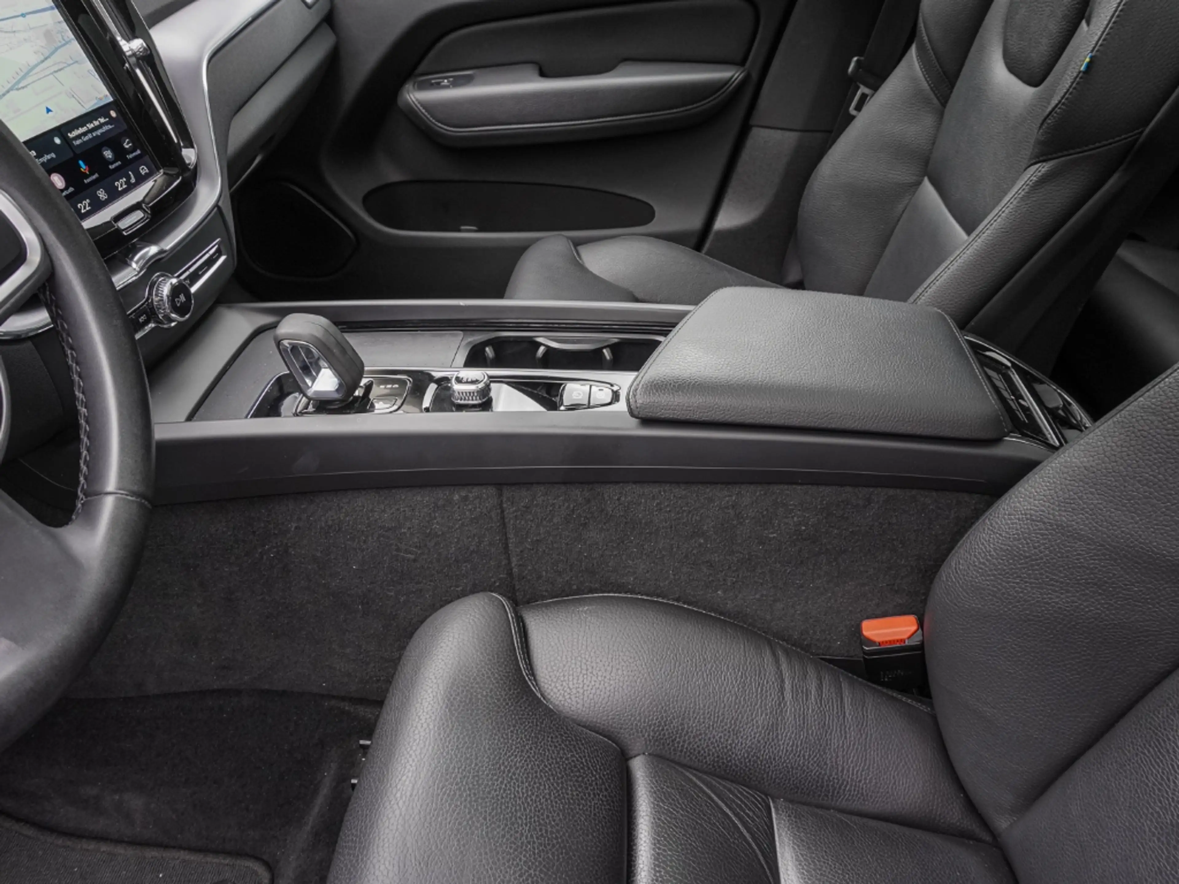 Volvo XC60 Momentum Pro AWD AHK El. Panodach Digitales Cockpi — photo 12