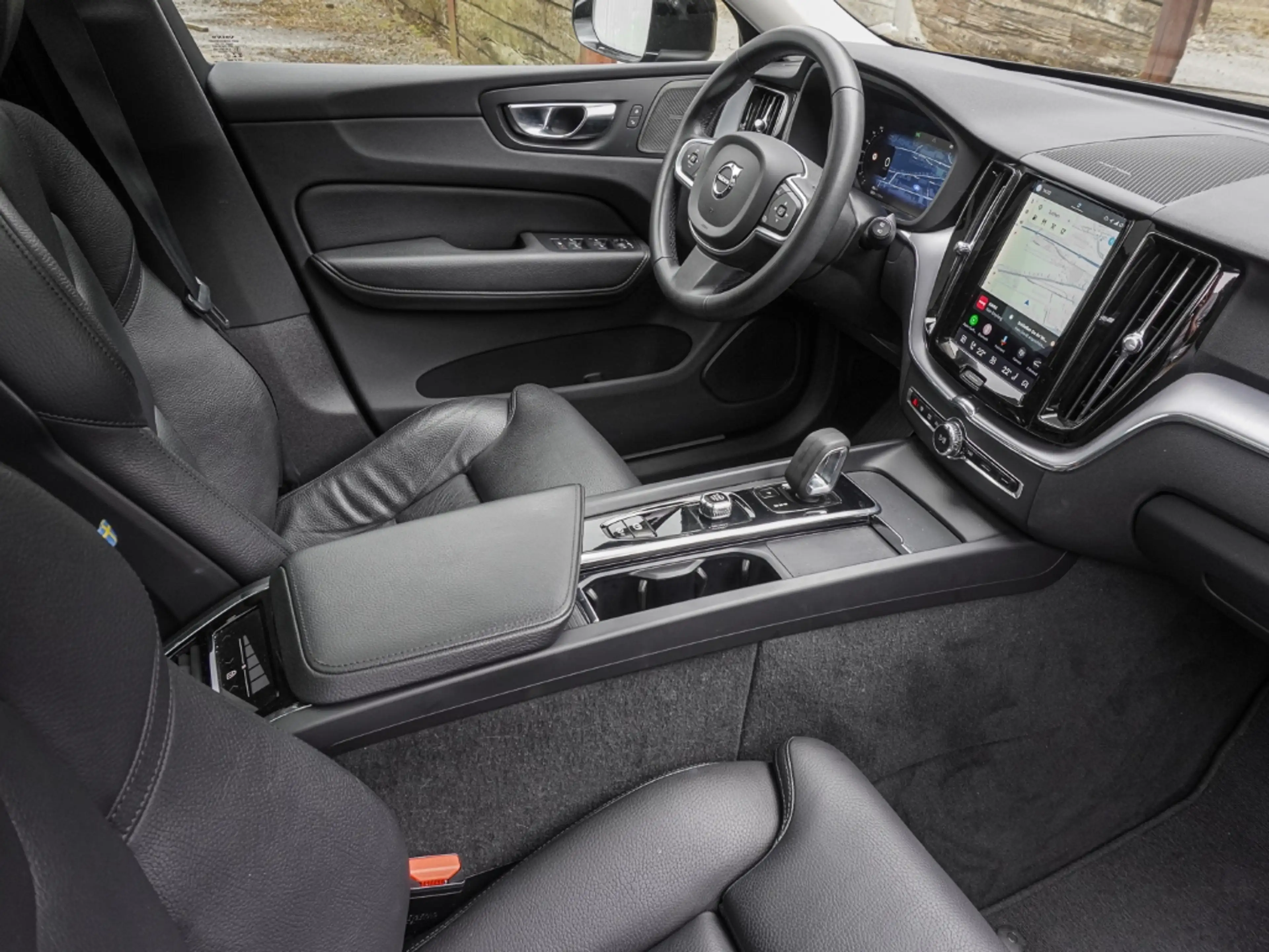 Volvo XC60 Momentum Pro AWD AHK El. Panodach Digitales Cockpi — photo 5