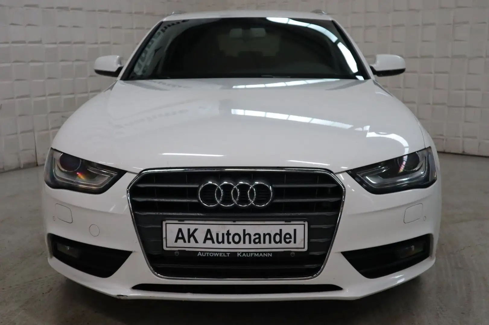 Audi A4 Avant Attraction Xenon SHZ PDC Weiß - 2