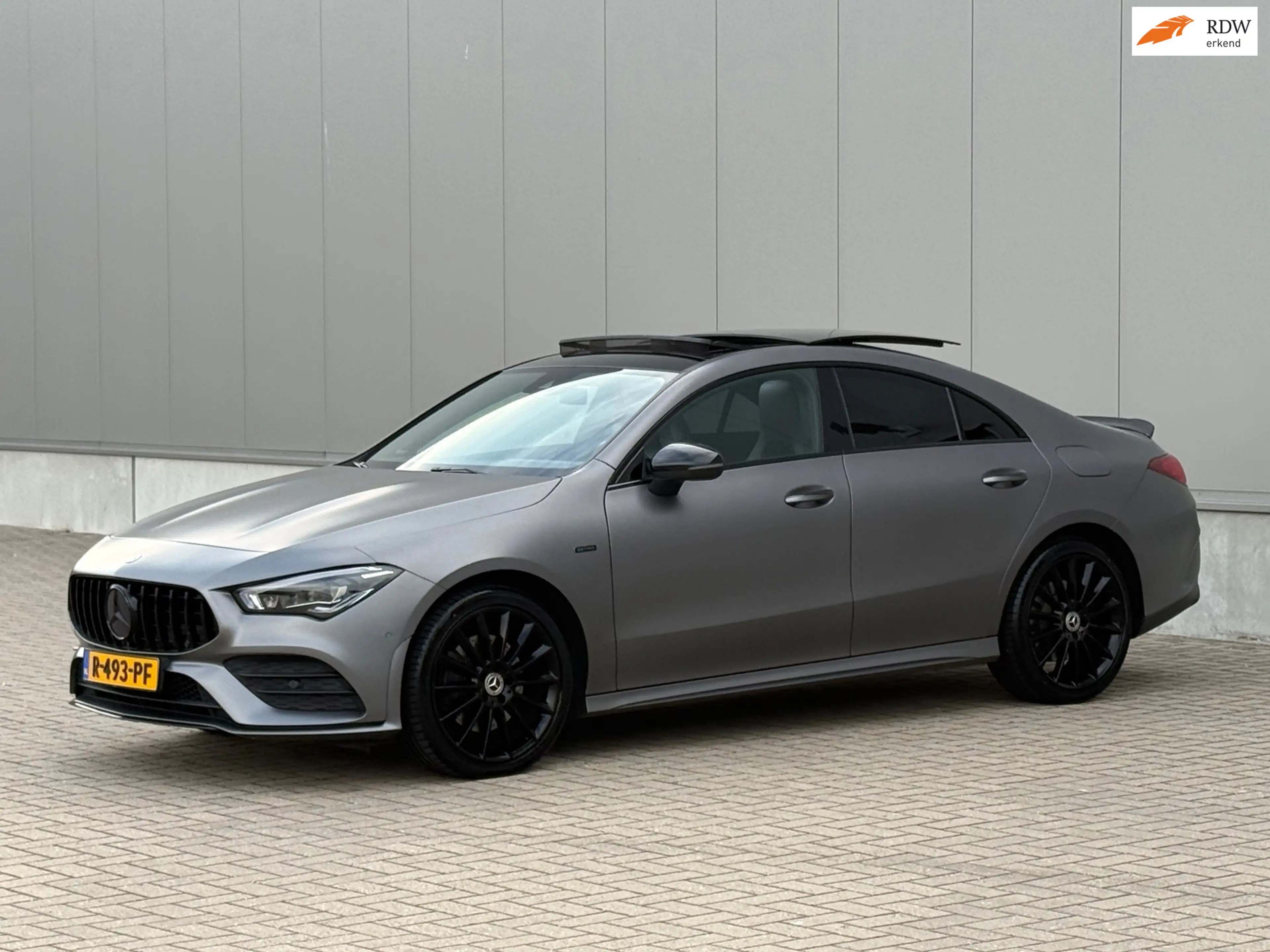 Mercedes-Benz CLA 250 250e AMG PANO VOL OPTIES