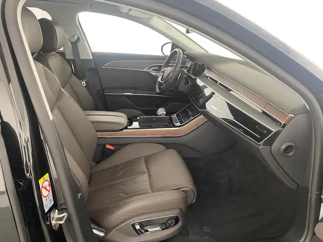 Audi A8 view 10