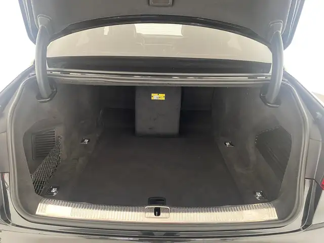 Audi A8 view 7
