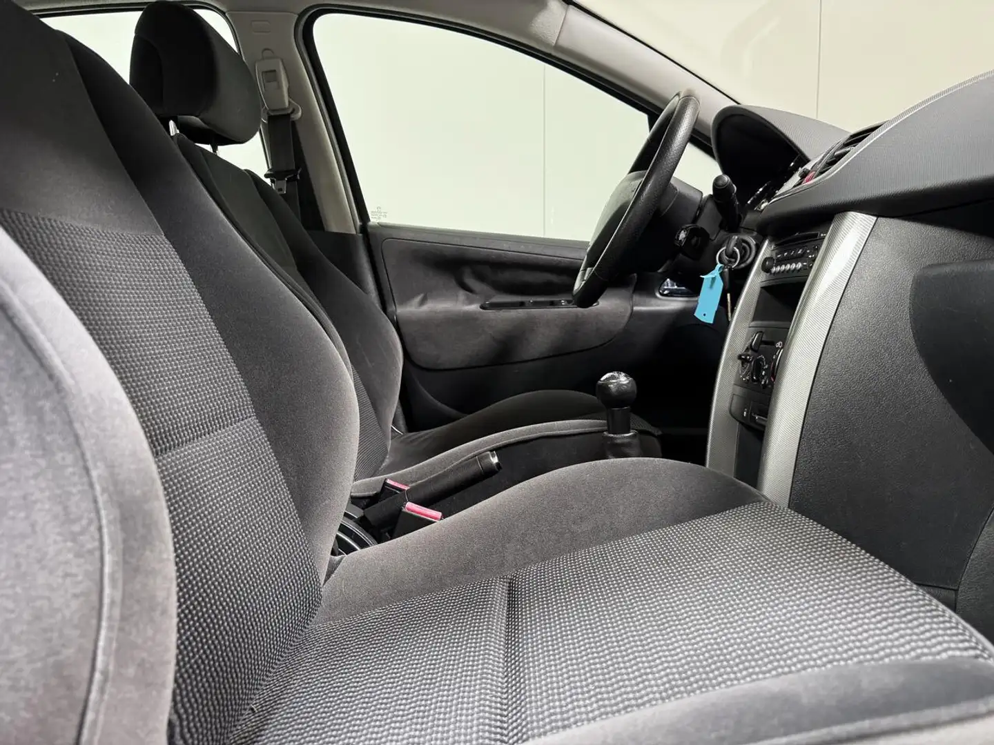Peugeot 207 1.4 Benzine Man. - Radio - Export Šedá - 2