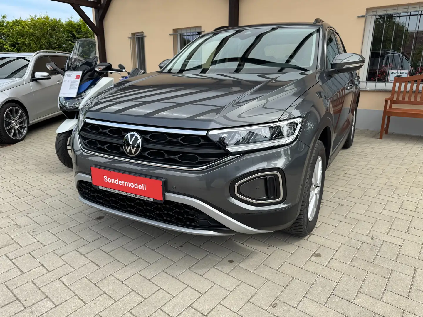 Volkswagen T-Roc Life|Standhz|AHK|All-Räder|Garantie bis 2027 Grau - 1