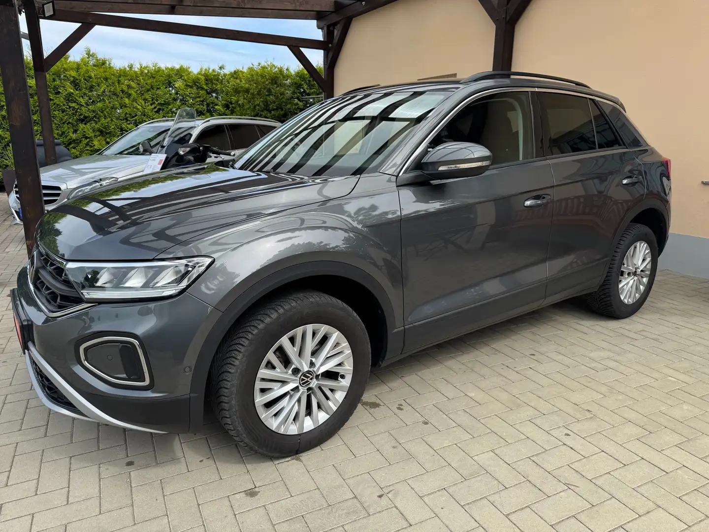 Volkswagen T-Roc Life|Standhz|AHK|All-Räder|Garantie bis 2027 Grau - 2
