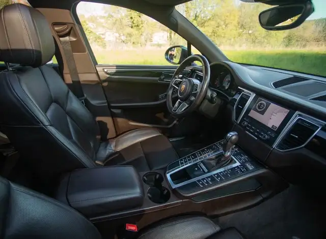 Porsche Macan view 13