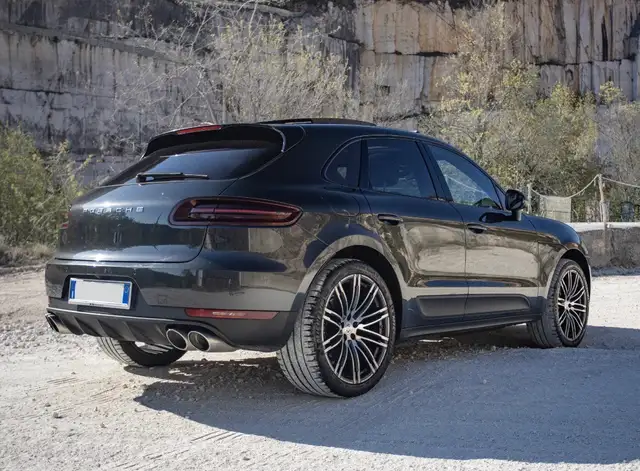 Porsche Macan view 5