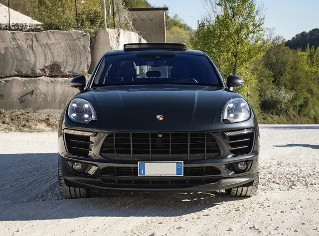 Porsche Macan view 2