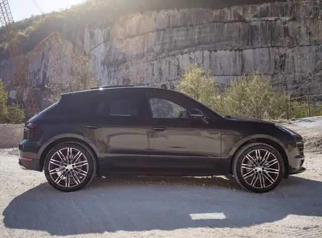 Porsche Macan view 8