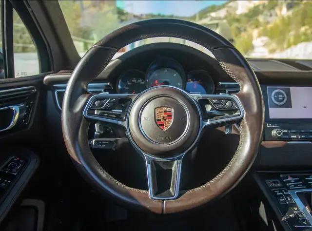 Porsche Macan view 10