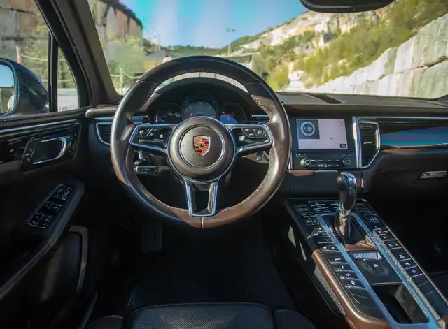 Porsche Macan view 9