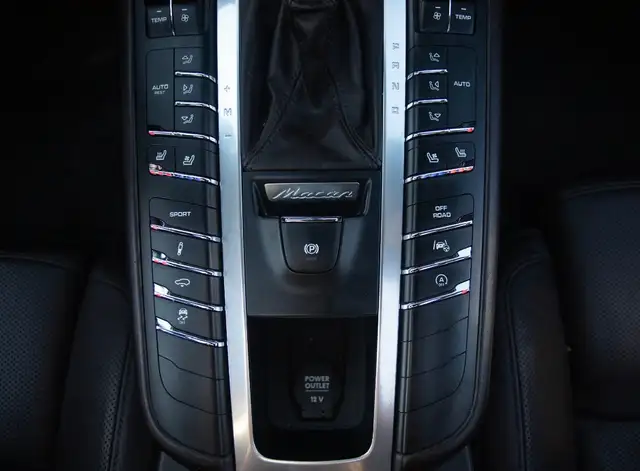 Porsche Macan view 11