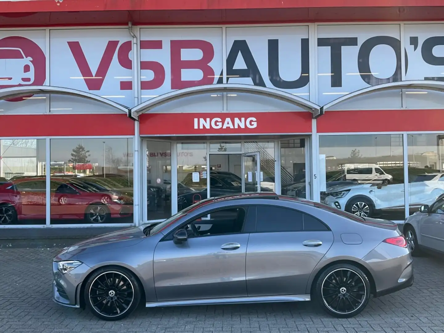 Mercedes-Benz CLA 200 CLA 200 AUT. AMG-PAKKET PANO-DAK SFEERVERLICHTING Grijs - 2