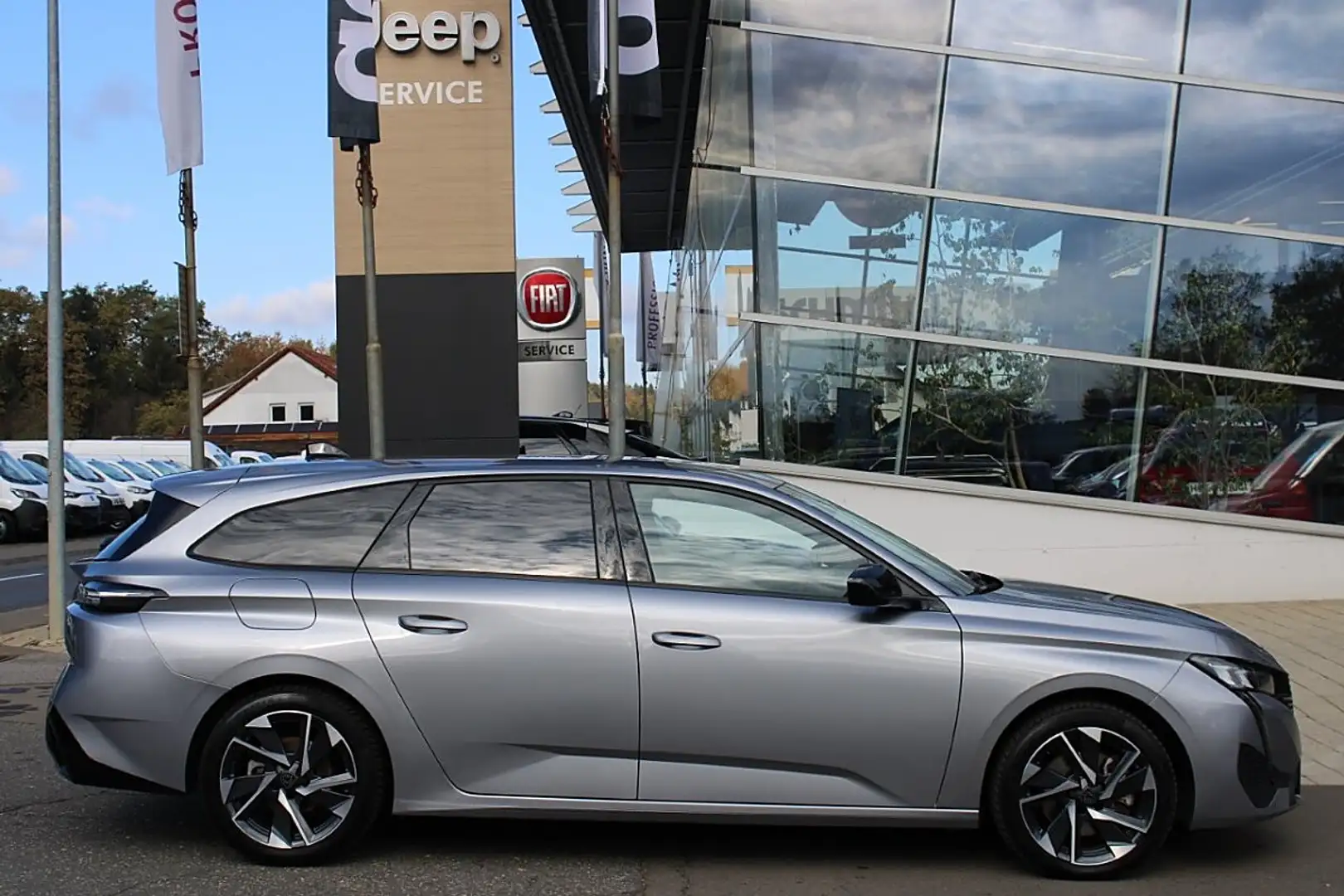 Peugeot 308 SW 130AT Drive Assist & Vision 360 / Acces Pack... Silber - 2