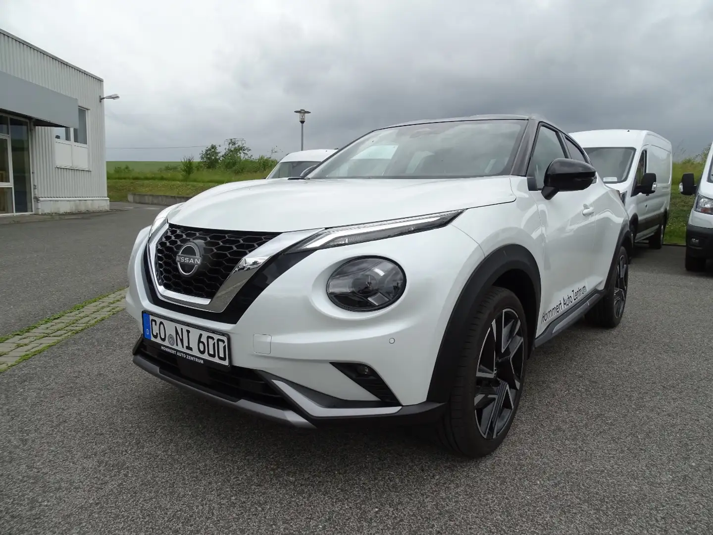 Nissan Juke 1.0 DIG-T N-Design 360 FLA KAM SpurH SpurW Schwarz - 2