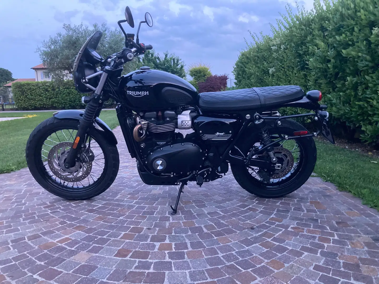 Triumph Scrambler 900 Nero - 2
