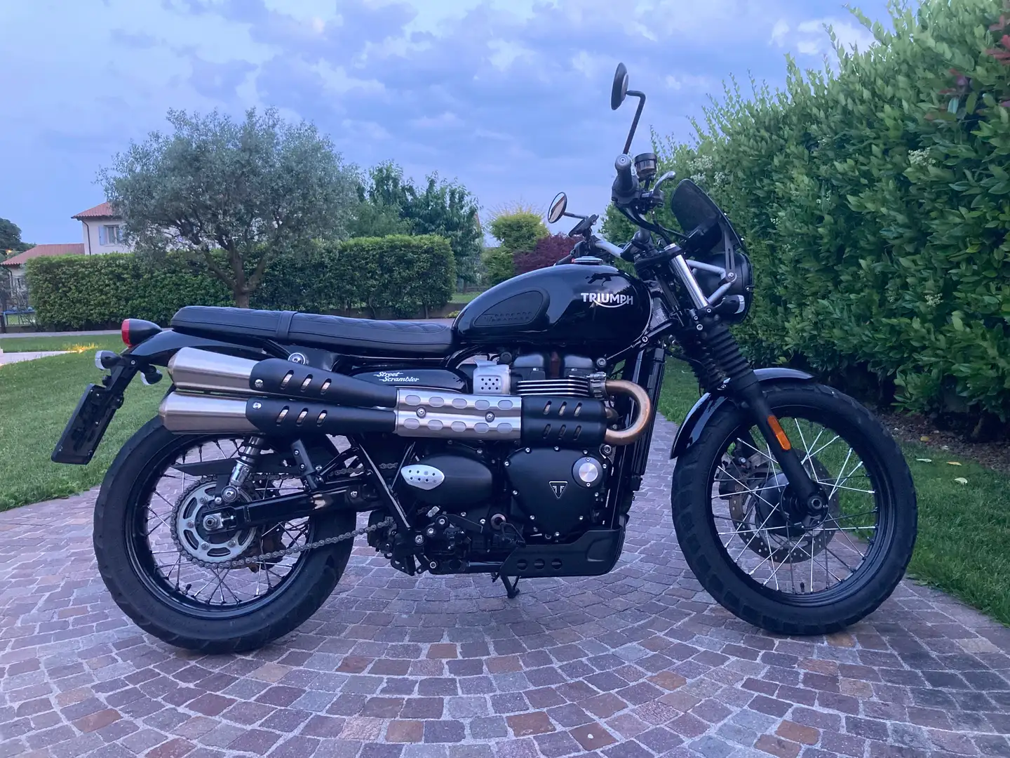 Triumph Scrambler 900 Nero - 1