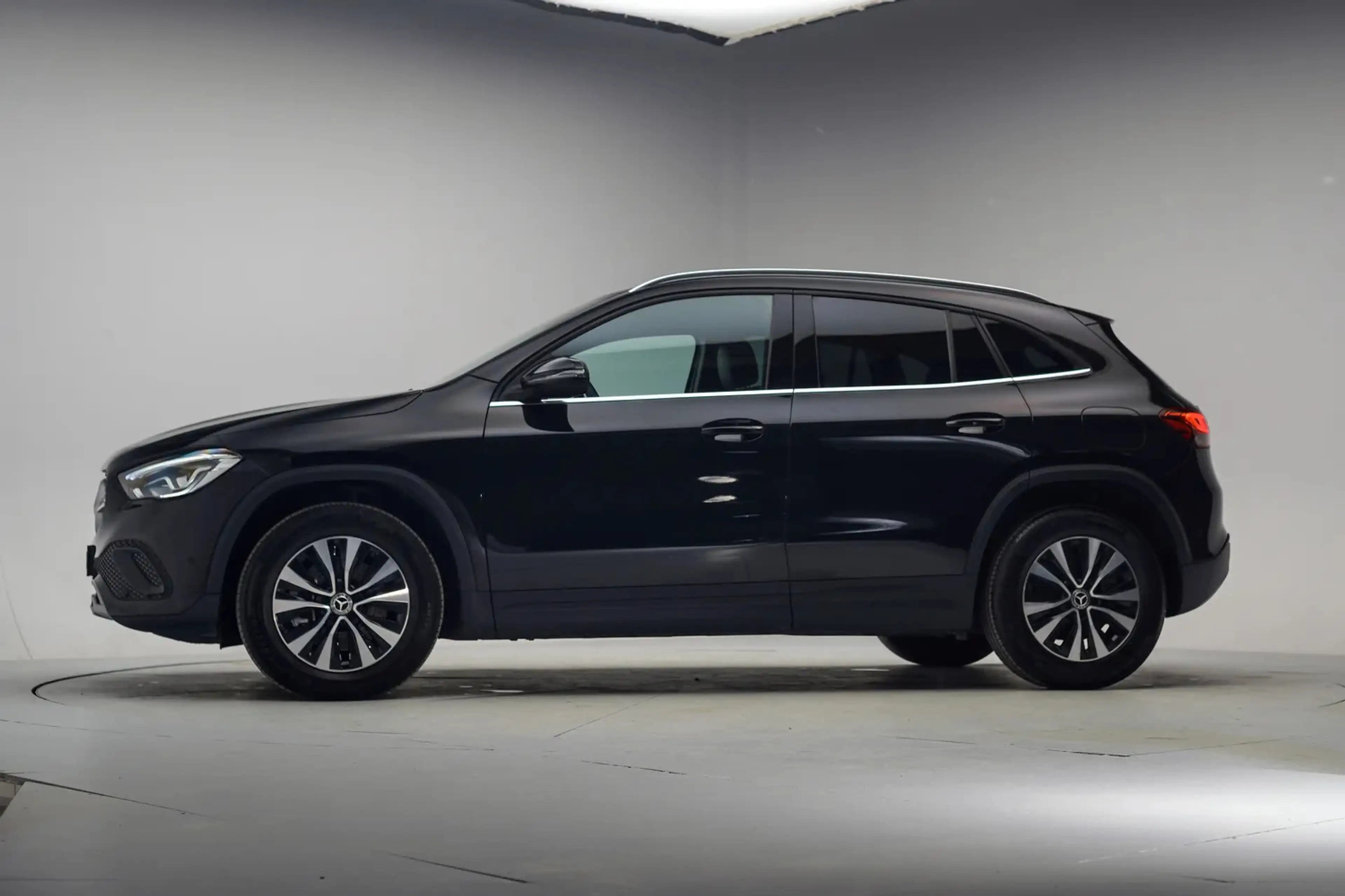 Mercedes-Benz GLA 250 250e Style Aut. [ Navi Camera Stoelverwarming ] — photo 2