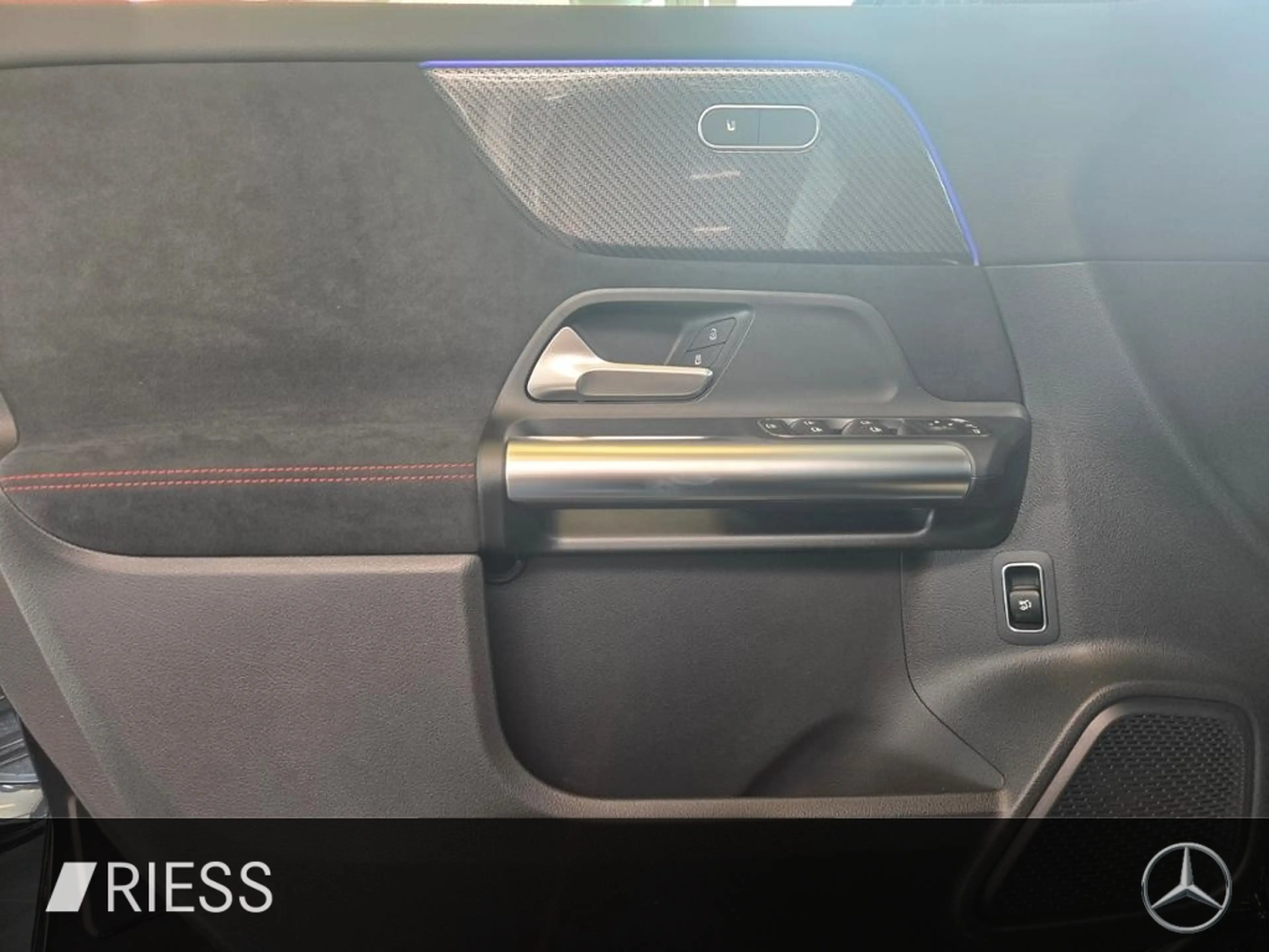 Mercedes-Benz GLA 200 AMG+AHK+HANDS-FREE+MULTIBEAM+19"+360+UVM — photo 4