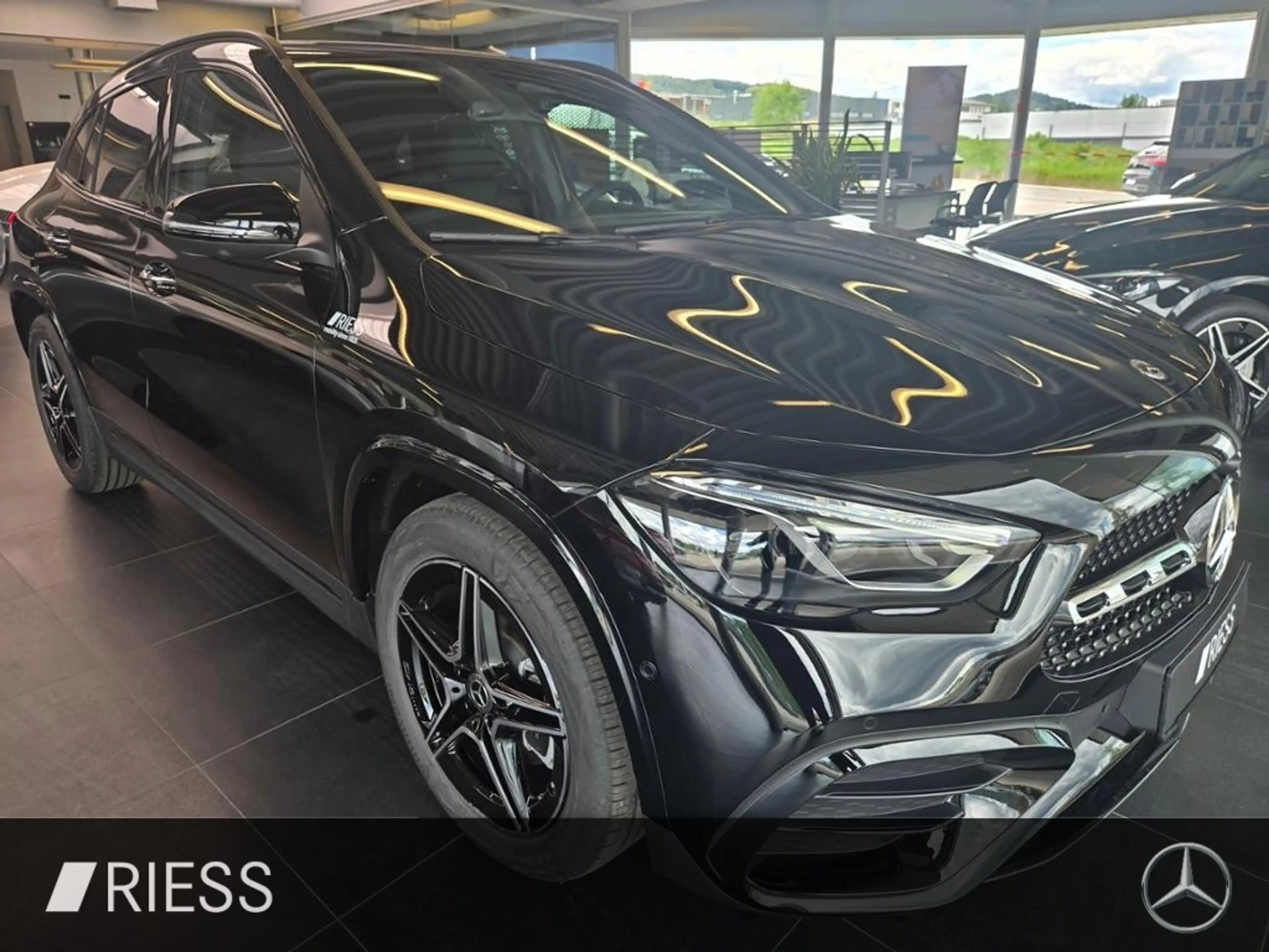 Mercedes-Benz GLA 200 AMG+AHK+HANDS-FREE+MULTIBEAM+19"+360+UVM — photo 8