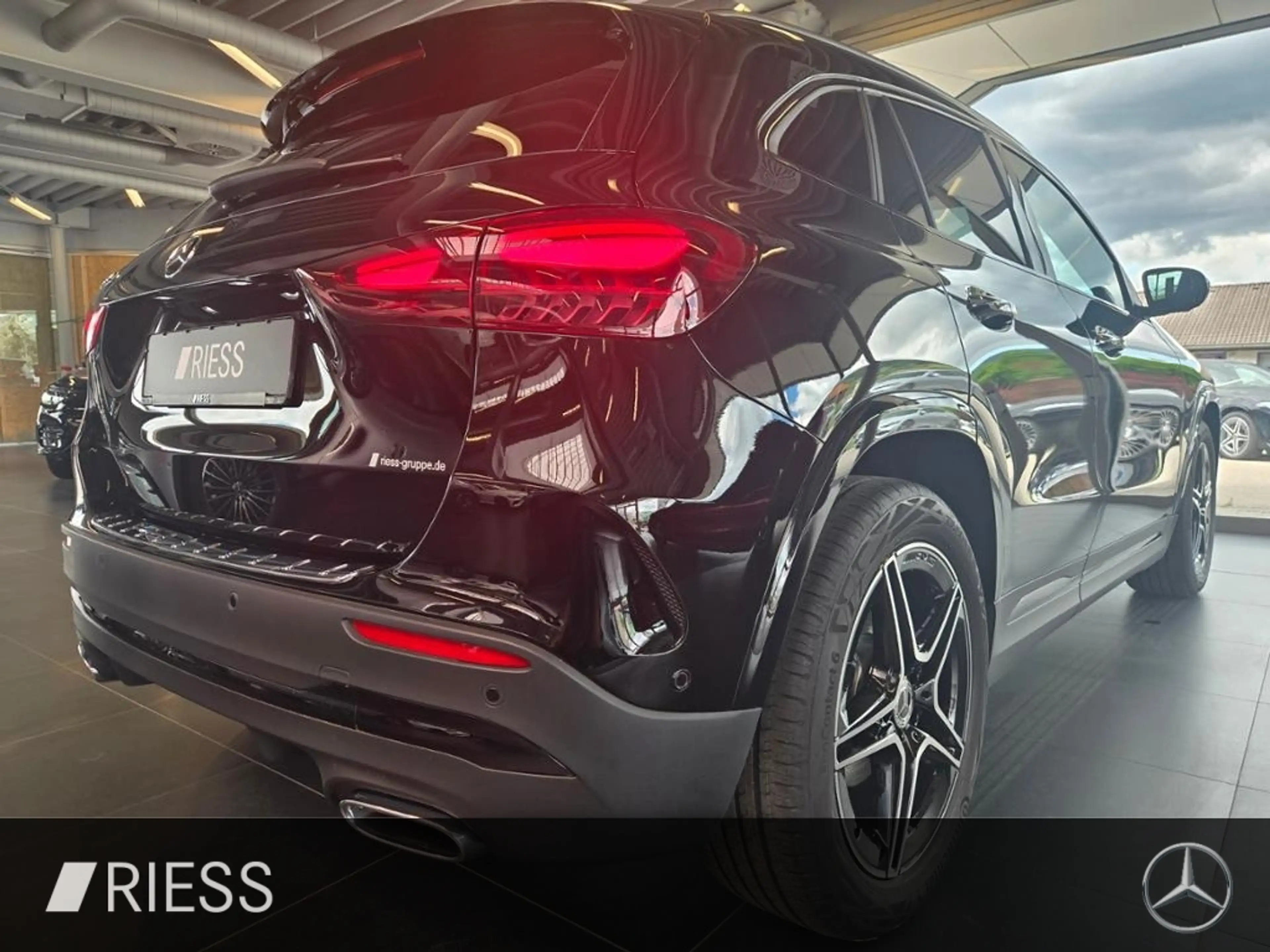 Mercedes-Benz GLA 200 AMG+AHK+HANDS-FREE+MULTIBEAM+19"+360+UVM — photo 7