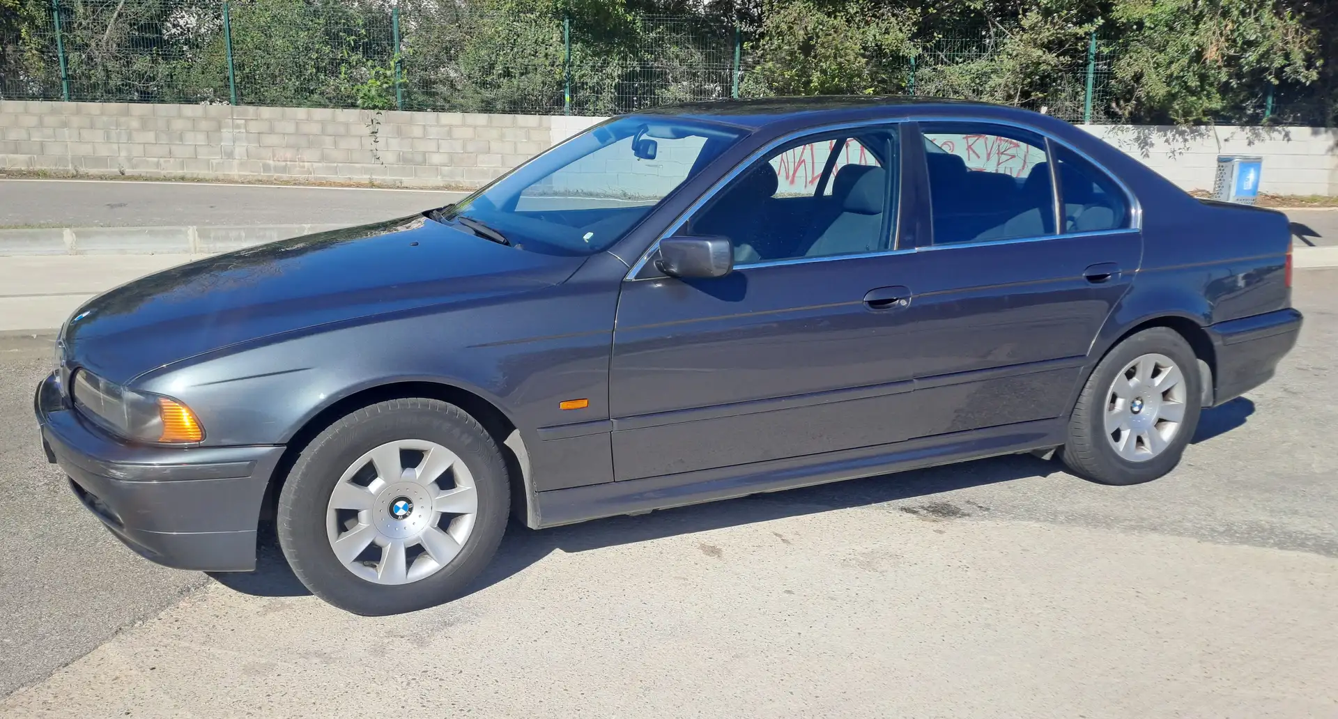 BMW 520 520i Gris - 2